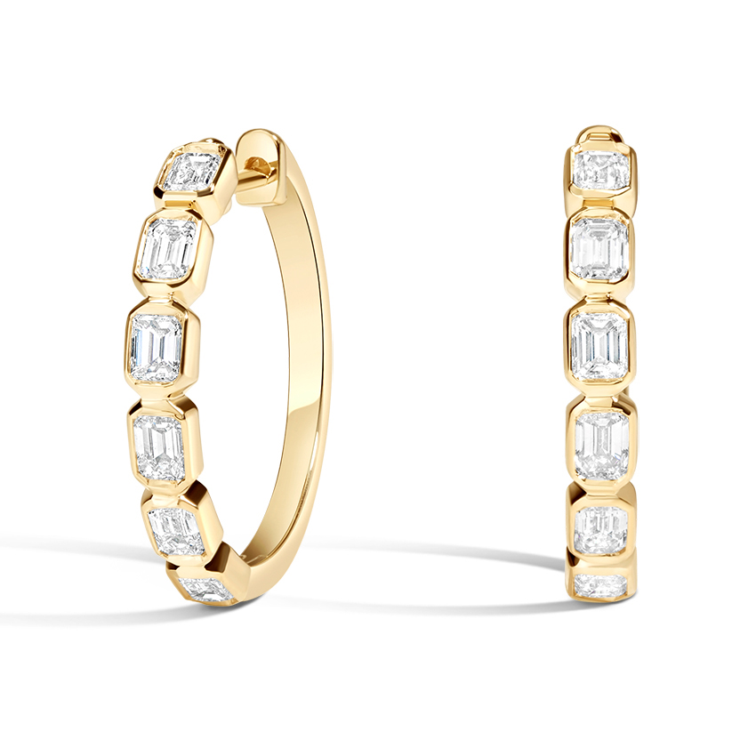Aros de oro amarillo con diamantes talla esmeralda