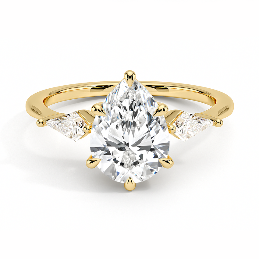 Anillo Destino en tono oro amarillo con diamante pera y laterales trillion